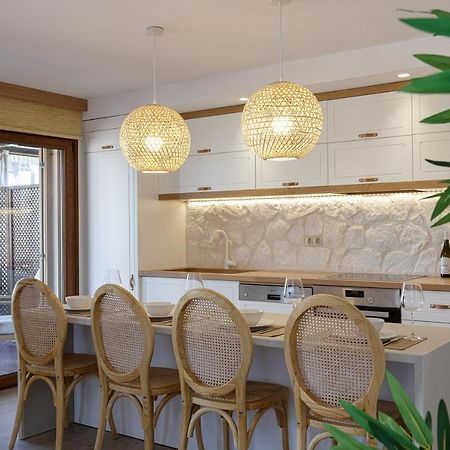 Villa Seashell -Wonderful Newly Renovated Villa On The Beach Galatás エクステリア 写真