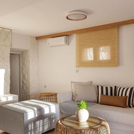 Villa Seashell -Wonderful Newly Renovated Villa On The Beach Galatás エクステリア 写真