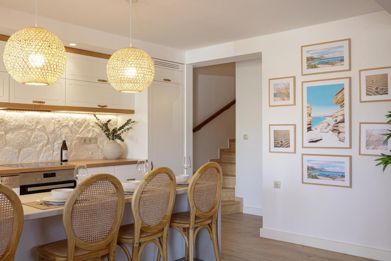 Villa Seashell -Wonderful Newly Renovated Villa On The Beach Galatás エクステリア 写真