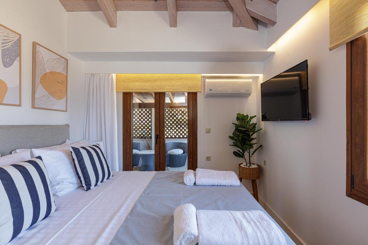 Villa Seashell -Wonderful Newly Renovated Villa On The Beach Galatás エクステリア 写真
