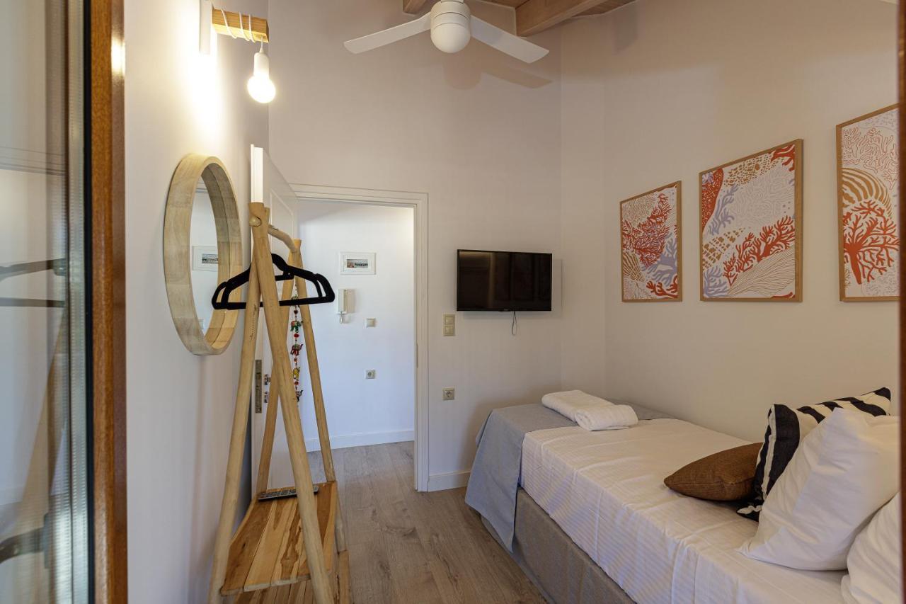 Villa Seashell -Wonderful Newly Renovated Villa On The Beach Galatás エクステリア 写真