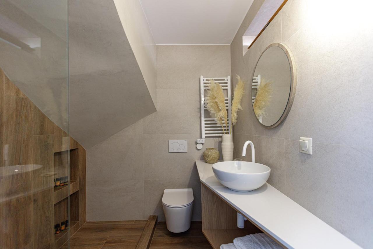 Villa Seashell -Wonderful Newly Renovated Villa On The Beach Galatás エクステリア 写真