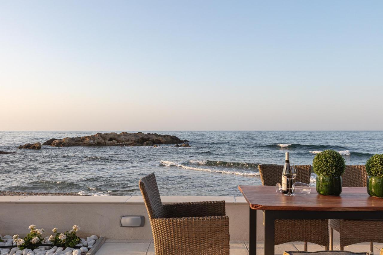 Villa Seashell -Wonderful Newly Renovated Villa On The Beach Galatás エクステリア 写真