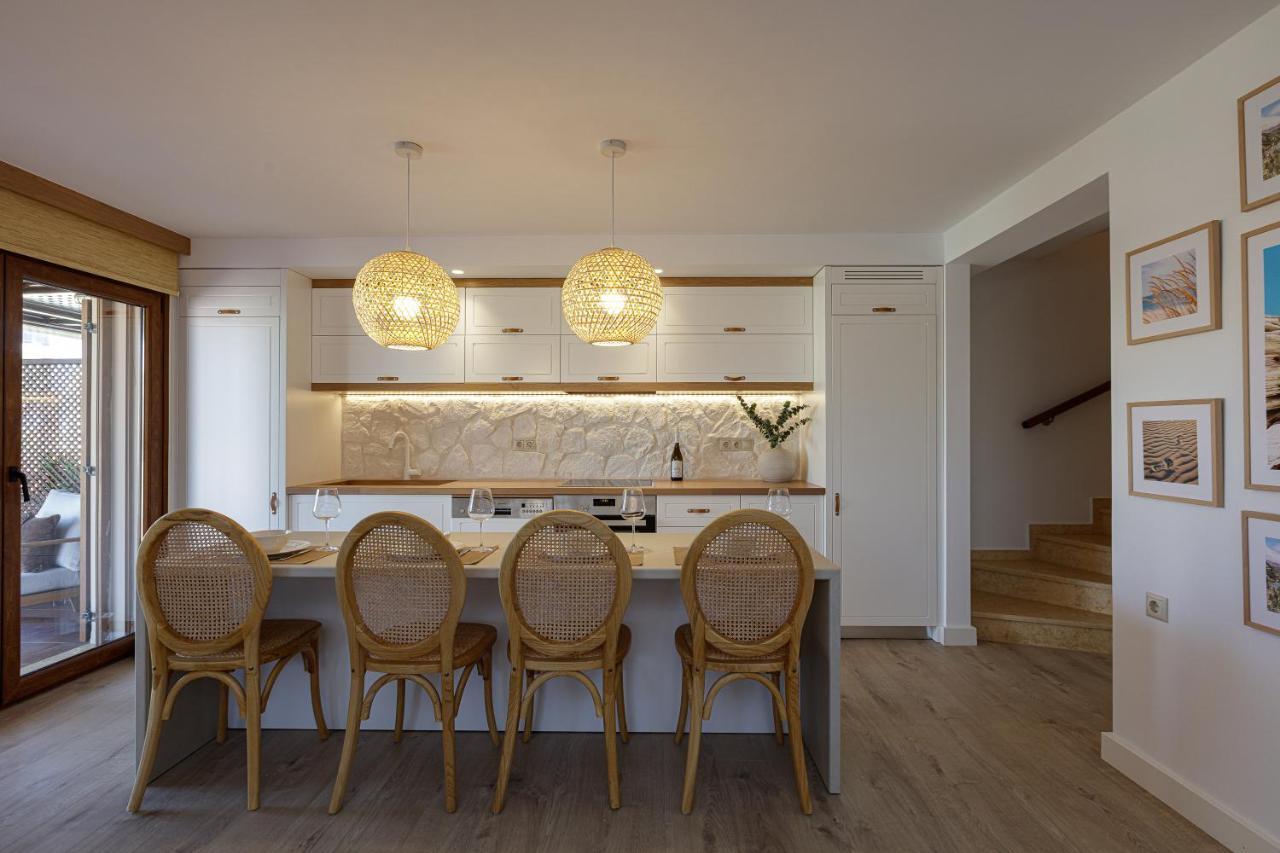 Villa Seashell -Wonderful Newly Renovated Villa On The Beach Galatás エクステリア 写真