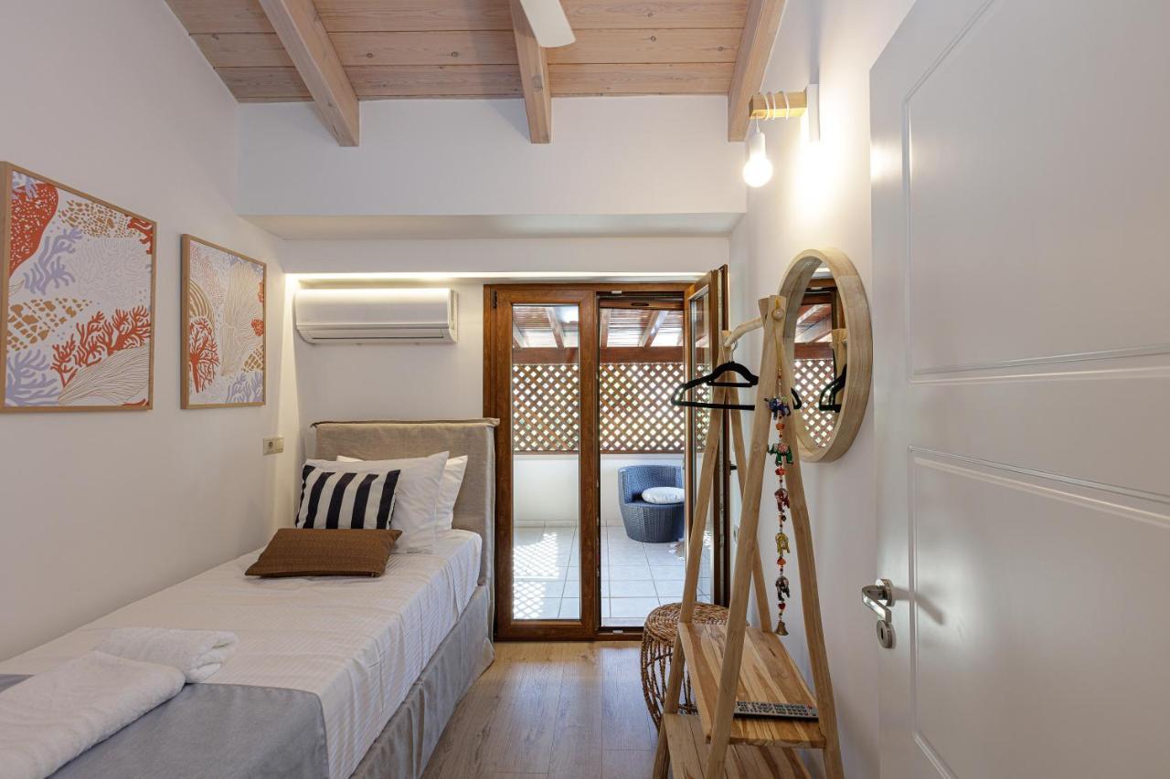 Villa Seashell -Wonderful Newly Renovated Villa On The Beach Galatás エクステリア 写真