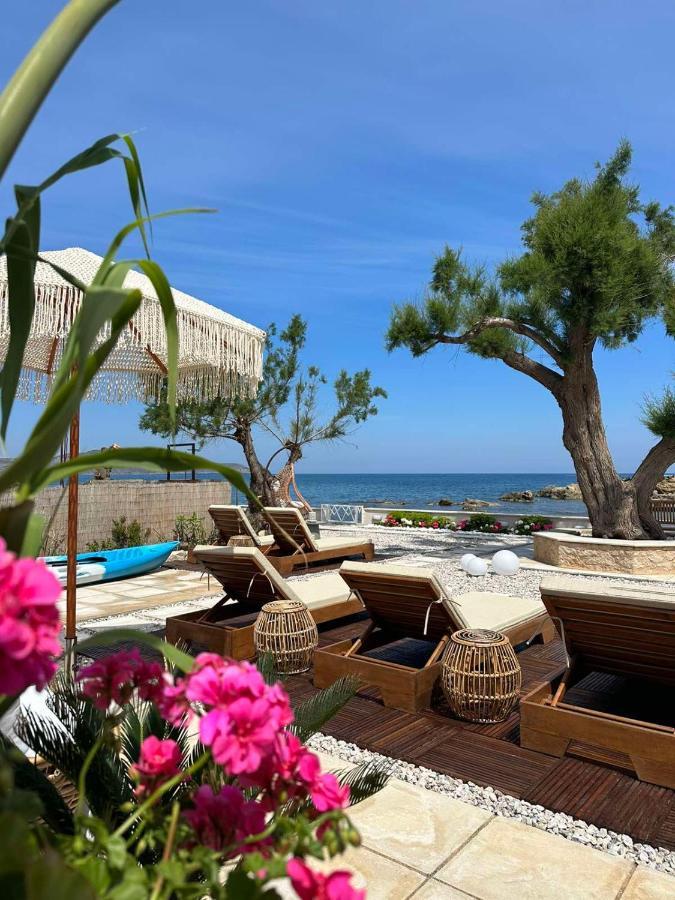 Villa Seashell -Wonderful Newly Renovated Villa On The Beach Galatás エクステリア 写真